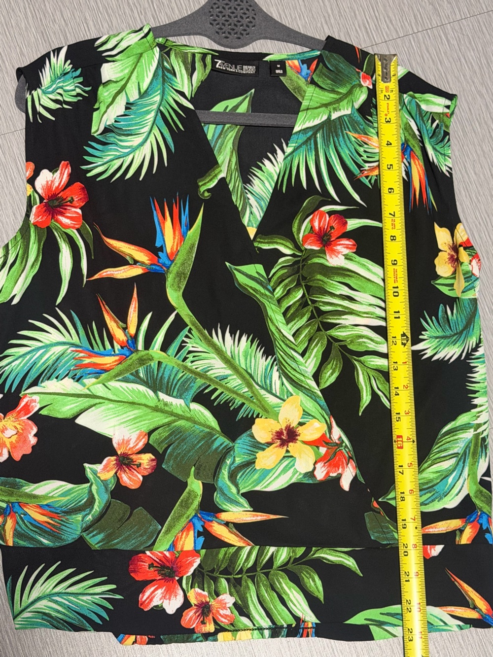 NY&Co 7th Avenue Tropical Floral Faux Wrap Sleeveless Blouse Size M - Picture 5 of 7